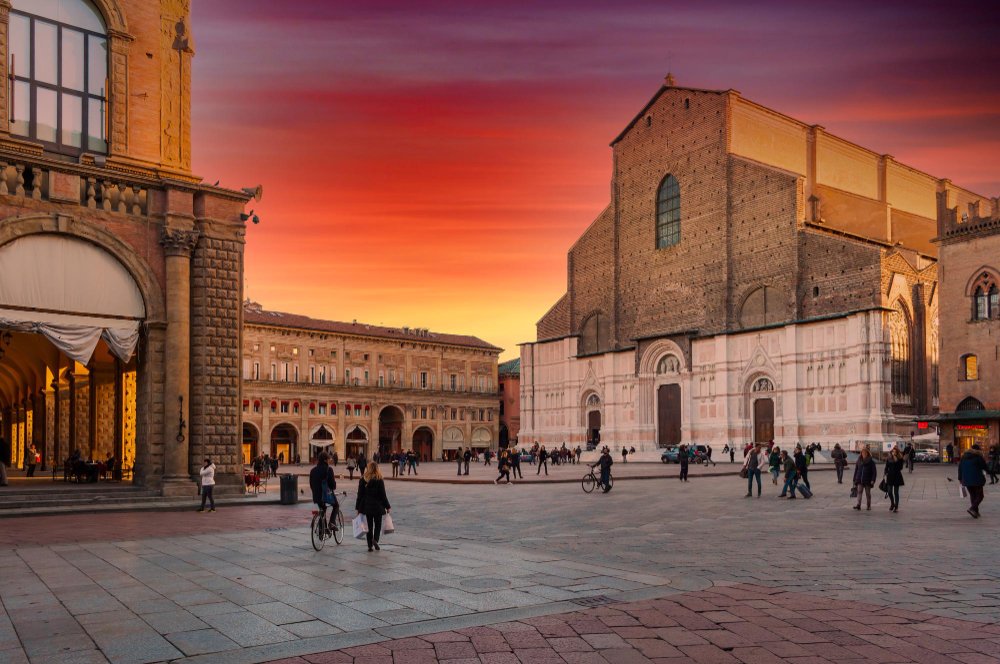 City Tour em Bologna: Torres, Piazza Maggiore e Gastronomia - Destaque